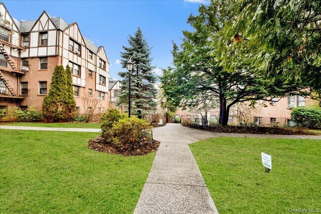 Foto del edificio - 7 Greenridge Ave