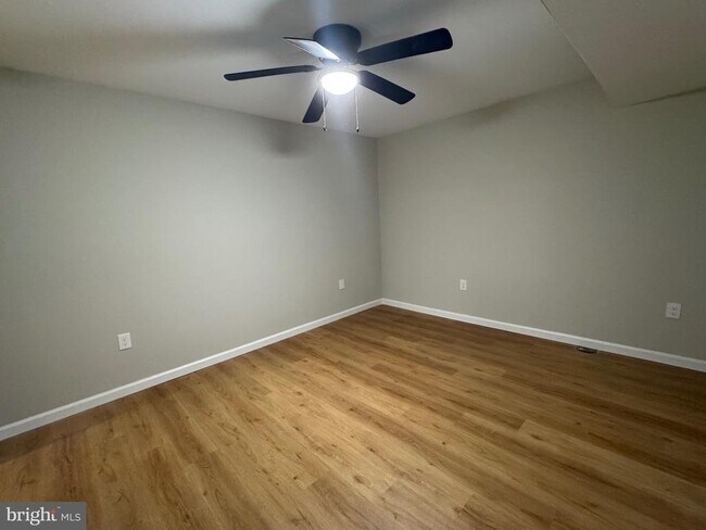 Building Photo - 29 Newbury Dr