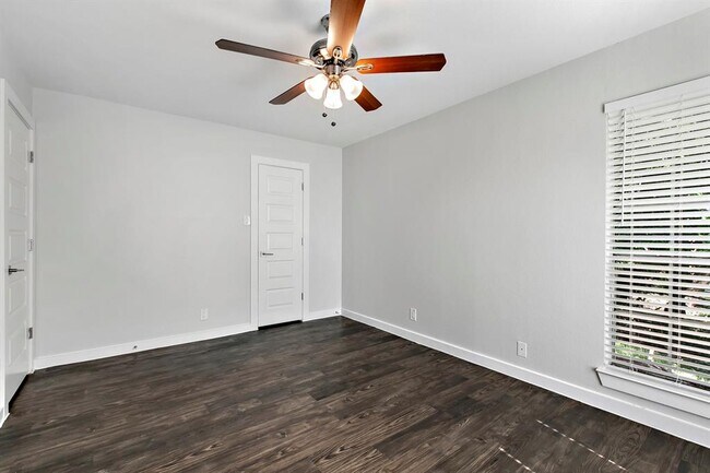 Building Photo - 6205 Hyside Dr