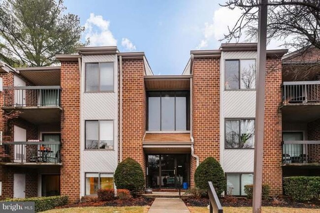3 story garden apartment style - 1 Mullingar Ct