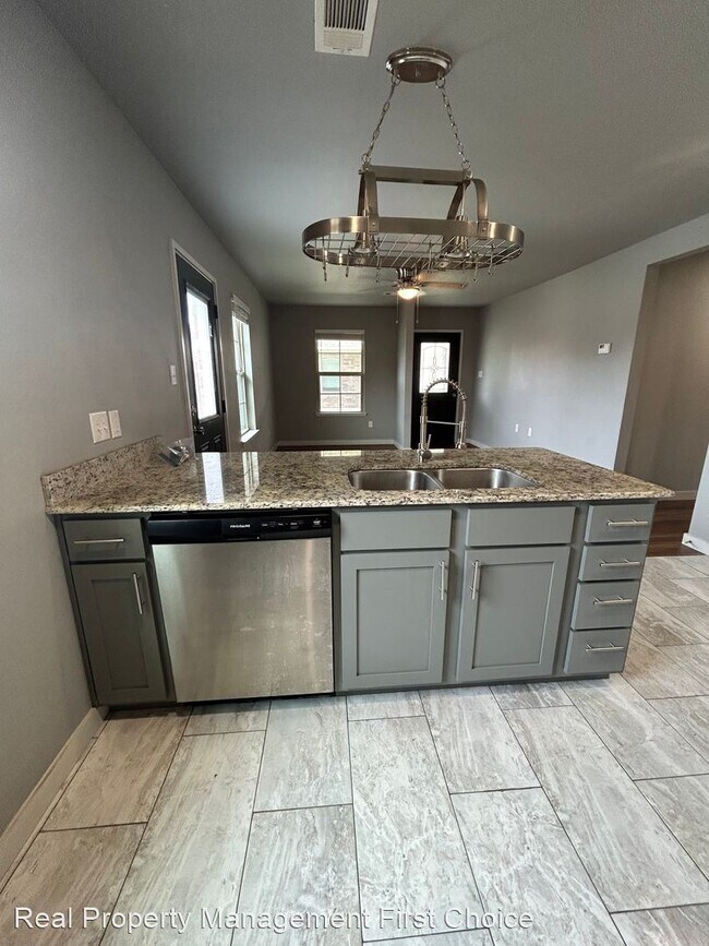 Foto del edificio - 2 br, 2 bath House - 411 S 18th St. Unit B