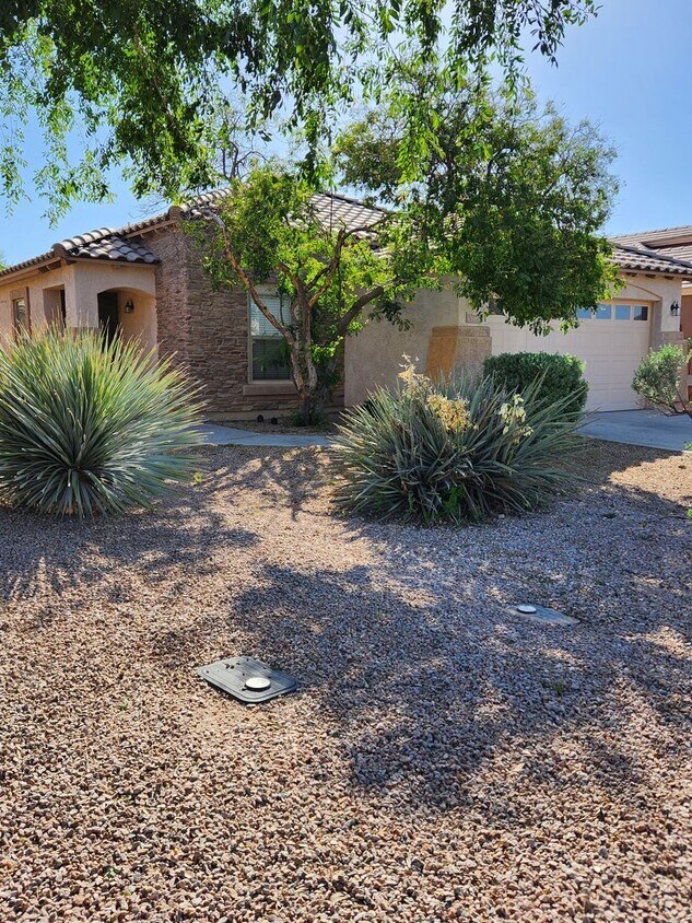 Foto principal - 3 bed, 2 bath