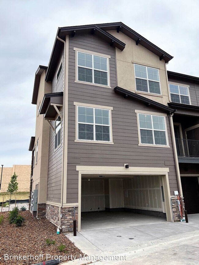 Building Photo - 4 br, 3.5 bath House - 2140 Santini Trail, #F