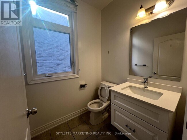 Building Photo - 5 Beebalm Ln