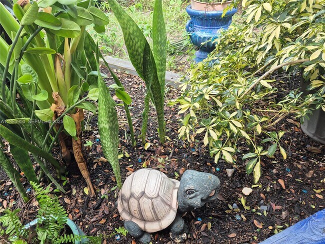 Building Photo - 4920 SW 28th Terrace