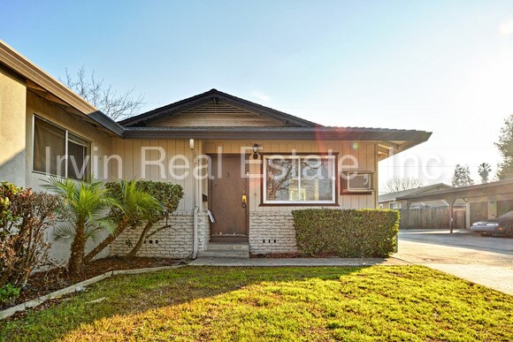 Primary Photo - 1700 Carver Ct