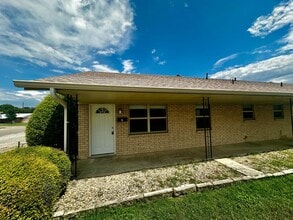 Building Photo - 903 Lois St
