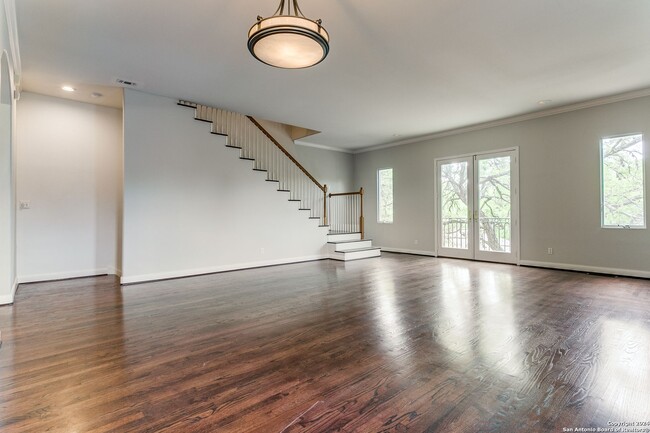 Building Photo - MONTE VISTA TOWNHOME