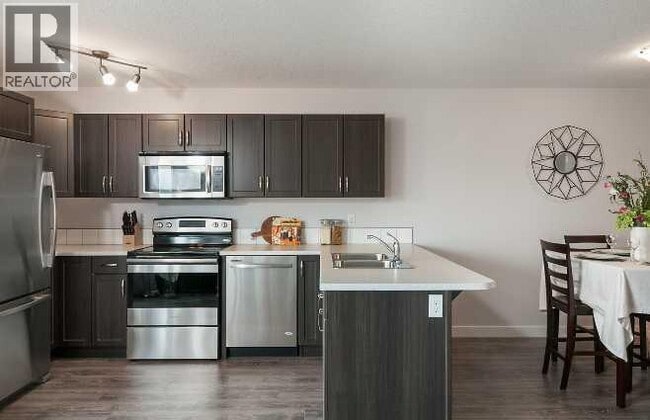 Building Photo - 9536 113 Ave