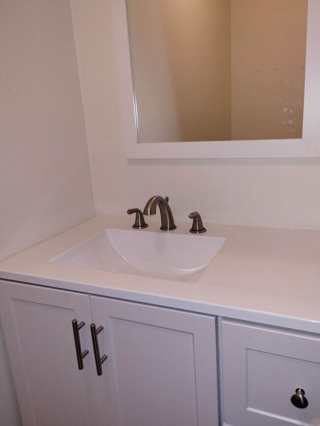 Building Photo - Upgraded 2 bedroom/2 bathroom condo!