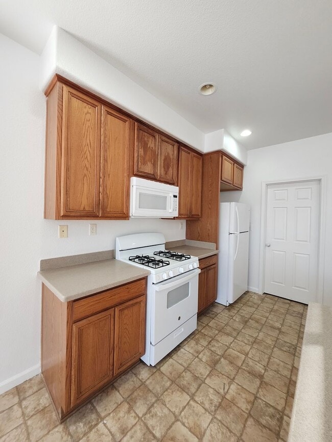 Building Photo - *MOVE IN SPECIAL - 2 WEEKS FREE!!* Beautiful Yuba City Home