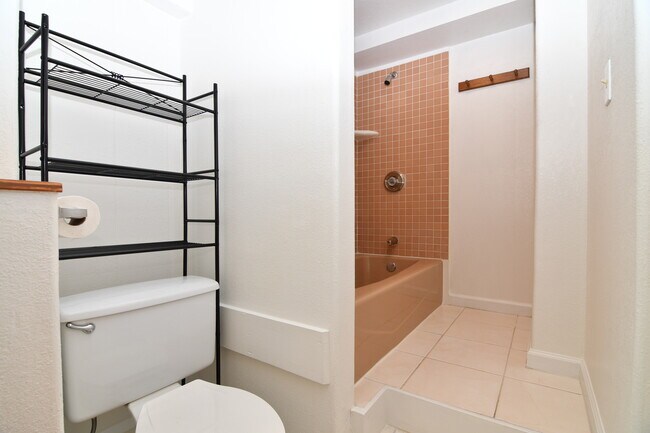 Bath - 2838 Kihei Pl