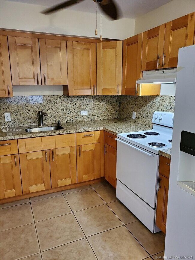 Foto del edificio - 1520 NE 125th St
