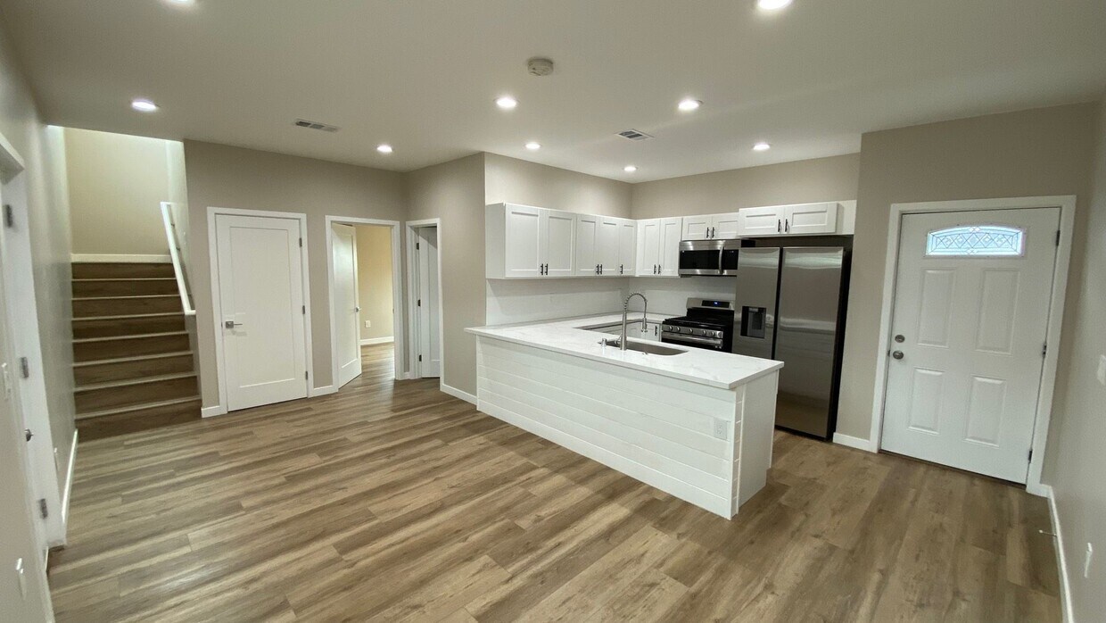 Foto principal - NEW (2023)!! 4BD/2BA on 62nd!!