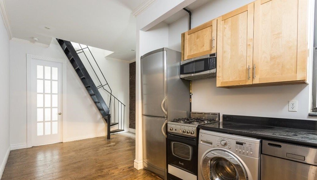 Primary Photo - 223 E 23rd St