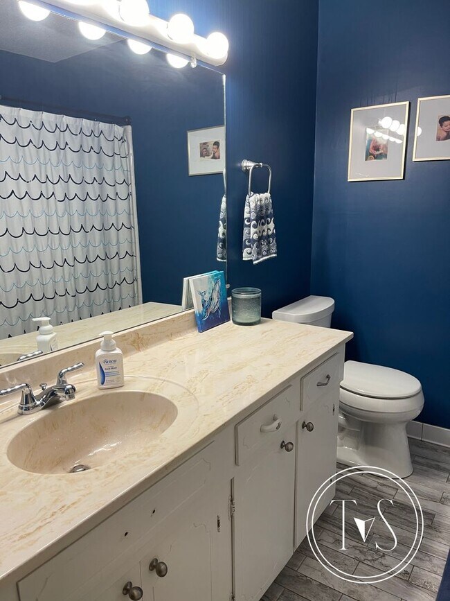 Foto del edificio - RATE DROP ALERT! (was $2800/month)