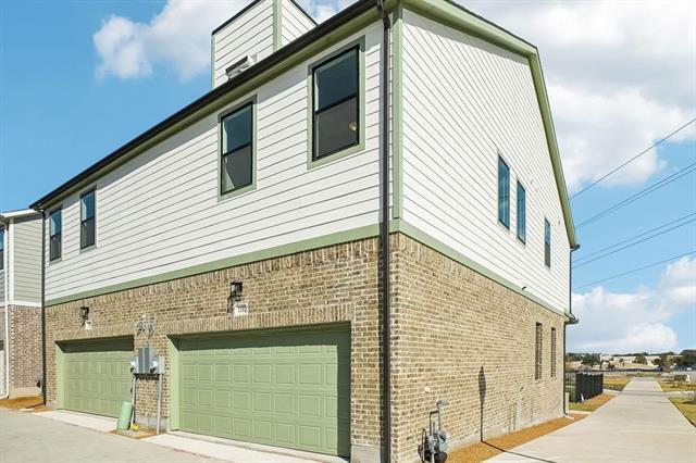 Building Photo - 1102 Bexar Ln