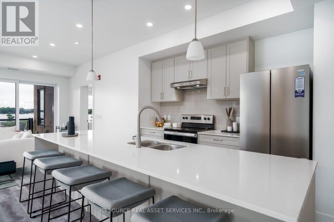 Photo du bâtiment - 208 - 19B WEST STREET N