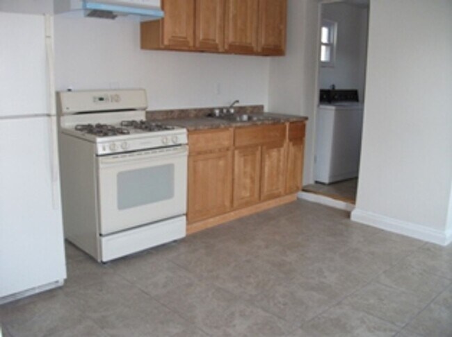 Building Photo - 4940