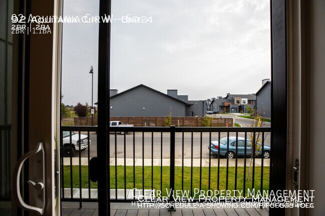 Photo du bâtiment - Close to the University, 2 bed, 1.5 bath, AC suite!