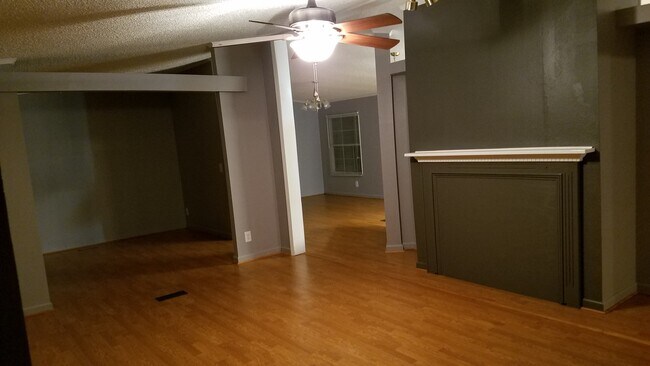 Foto del edificio - 3150 Greenwood Dr
