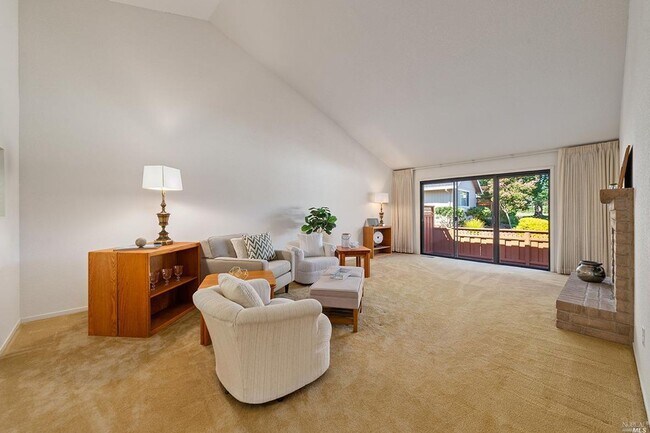 Building Photo - Beautiful 2 bedroom, 2 bath in the Oakmont...