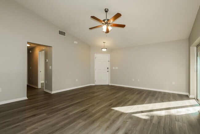 Foto del edificio - 11341 Southwind Lake Dr