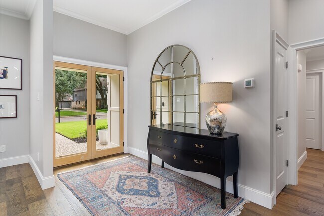 Foto del edificio - 815 Thornvine Ln