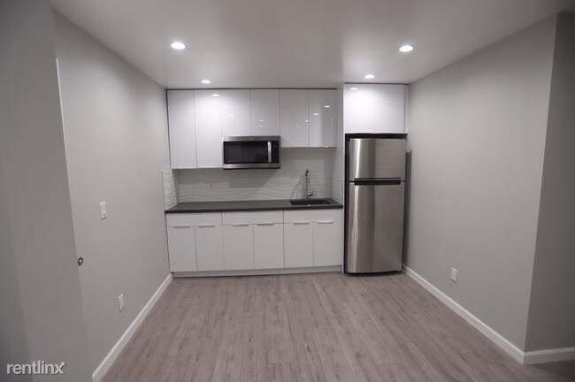 Building Photo - 1 br, 1 bath House - 554 Campbell Avenue