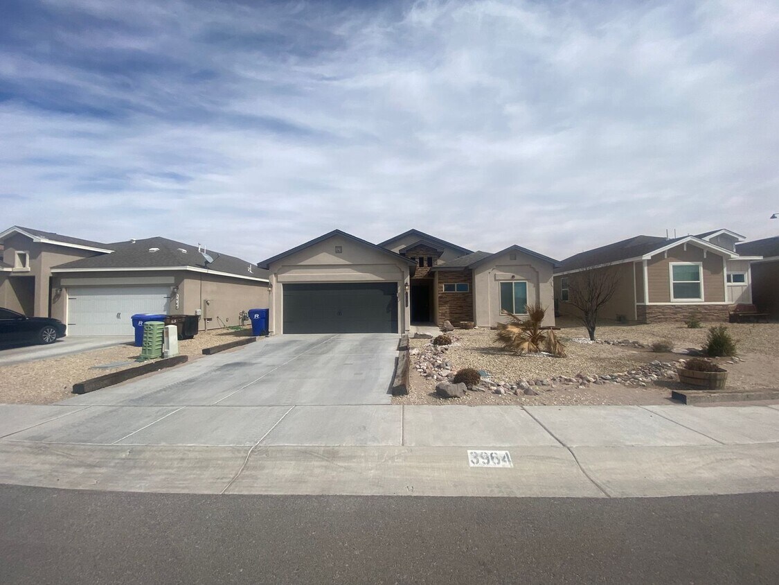 Foto principal - Beautiful Newer Home in Great Location