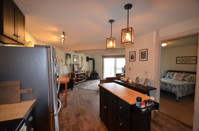 Foto del edificio - Updated Unit! Great Views! Year lease!