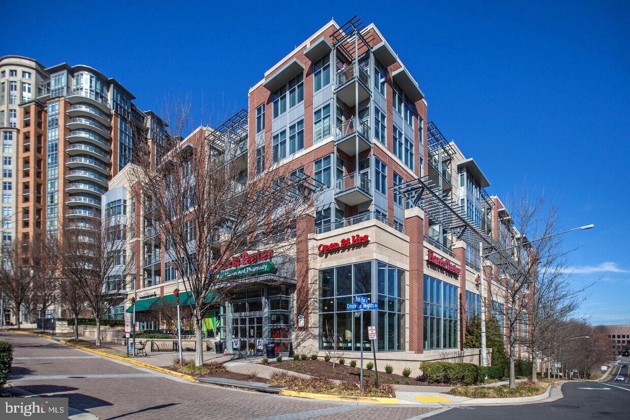 8220 Crestwood Heights Dr Unit 1017, McLean, VA 22102 Room for Rent