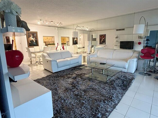 Foto del edificio - 605 Oaks Dr