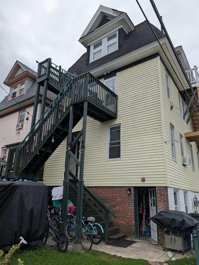 Primary Photo - 509 E 4th St