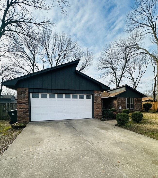 Building Photo - 3406 Erin Oaks St