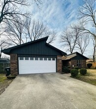 Building Photo - 3406 Erin Oaks St