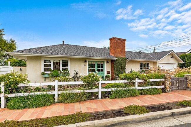 Building Photo - 806 S Ola Vista