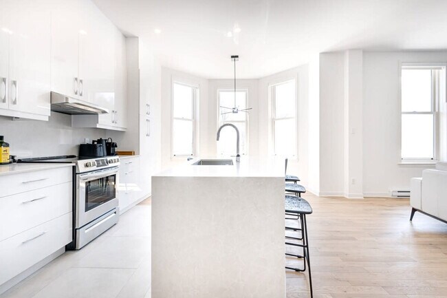 Photo du bâtiment - 4290 Rue Hutchison