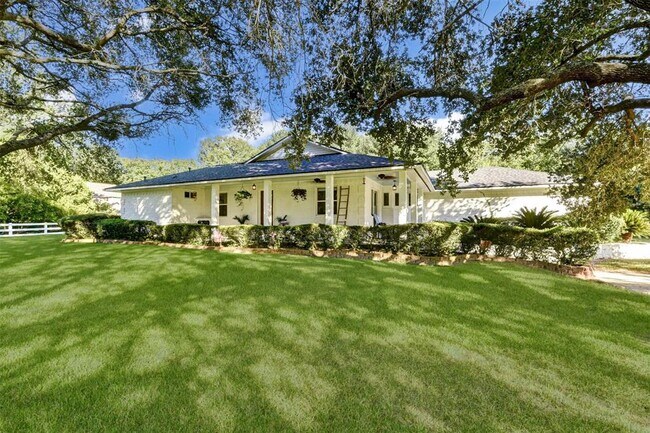 Building Photo - 9550 Lake Conroe Dr
