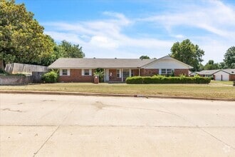 Building Photo - 3600 Sunvalley Dr