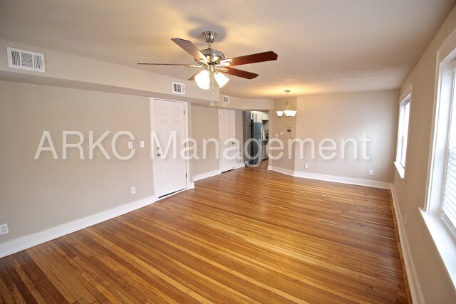 Building Photo - Spacious Living near UMKC!