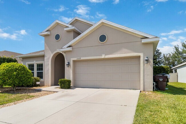 Building Photo - Beautiful 4/2 with 2 Car Garage For Rent L...