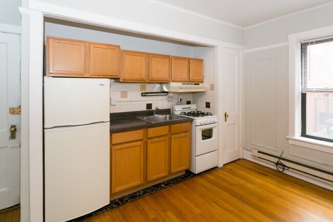 Building Photo - 429.5 W Belden Ave