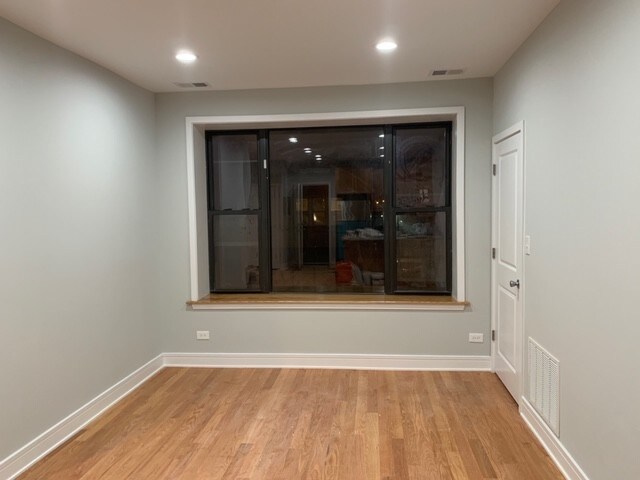 Building Photo - 5207 W Belmont Ave