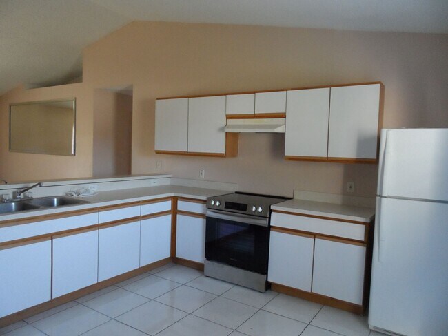 Building Photo - JUST LISTED 3 BEDROOM 2 BATH HOME