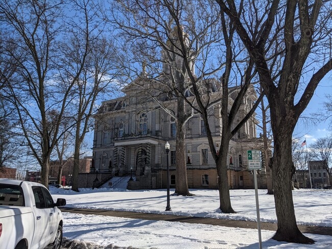 Building Photo - 10 N Park Pl
