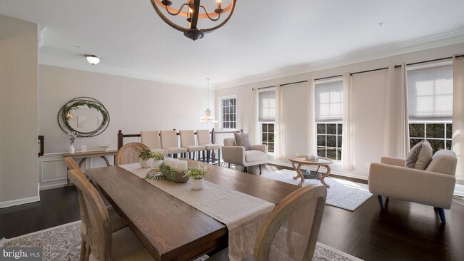 Foto del edificio - 303 Hilltop Ct