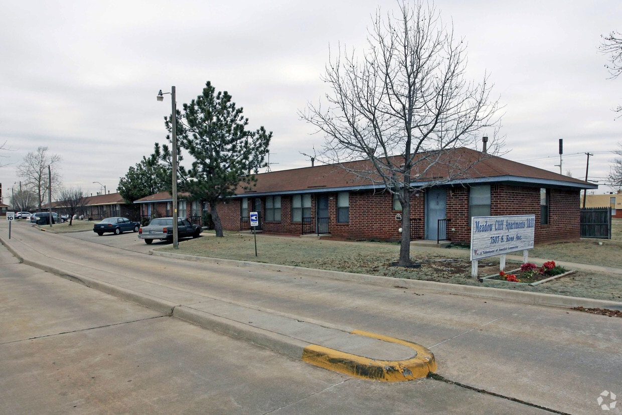 Primary Photo - Meadow Cliff I and II Apartments