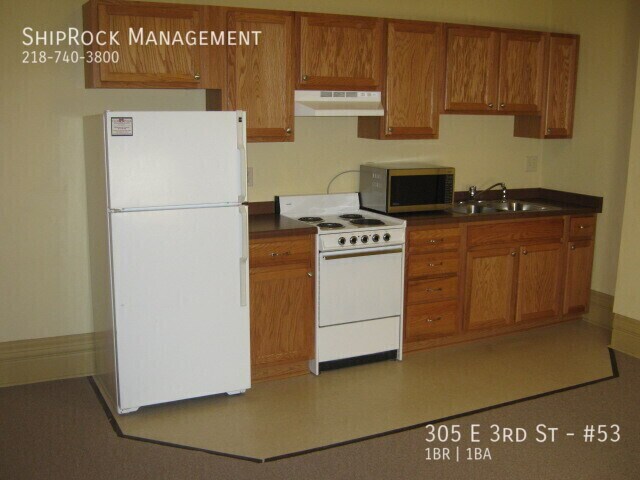 Foto del edificio - 305 E 3rd St