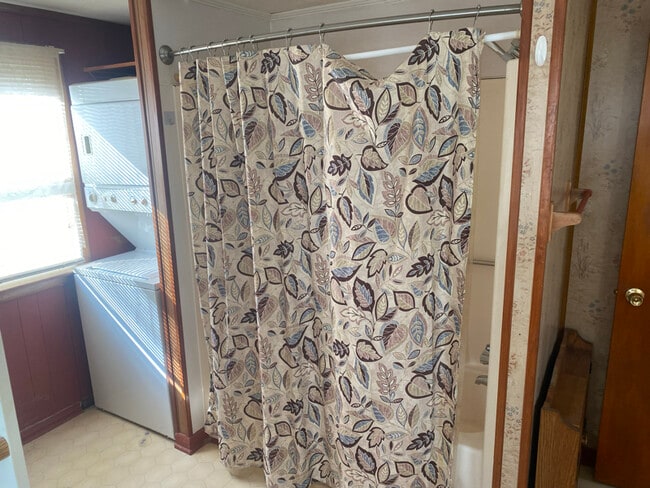 Building Photo - 415 Bond St